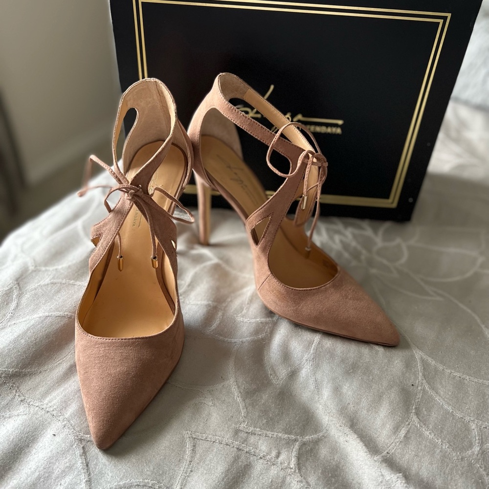 Zendaya pumps